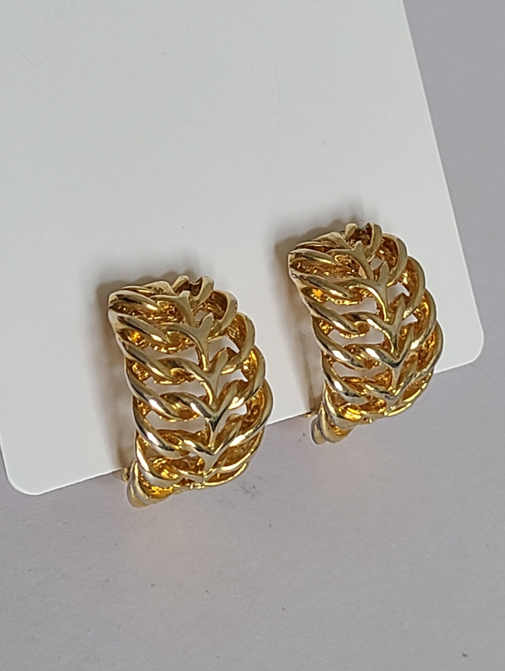 Vintage Style Gold Tone Openwork Leaf Feather Wide Half Hoop Clip On Earrings - Picture 12 of 15